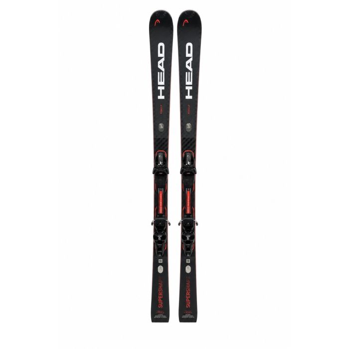 Head Supershape e-Rally 2024 carving ski's vooraanzicht – volledig beeld van beide zwarte ski's met rode en witte grafische opdruk, '#RALLY' tekst en Head PRD 12 GW bindingen zichtbaar, gefotografeerd op witte achtergrond